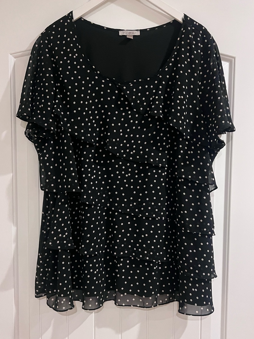 Ladies size 3X- Roz & Ali Black Polka Dot Layered Blouse Short Flutter Sleeve